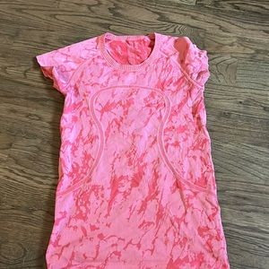 Lululemon Swiftly Tech Short Sleeve Pink Top, size 4 in perfect condition